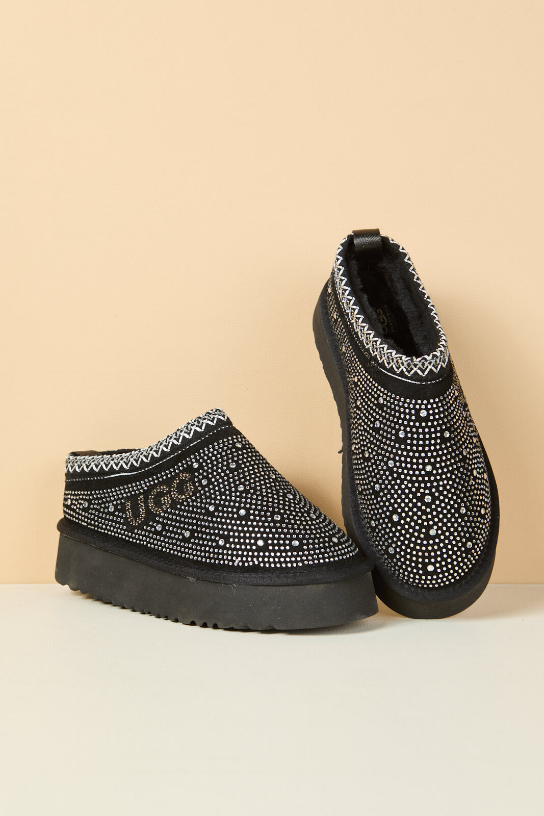 UGG Tassie Swifty Diamond Platform Boot - Black