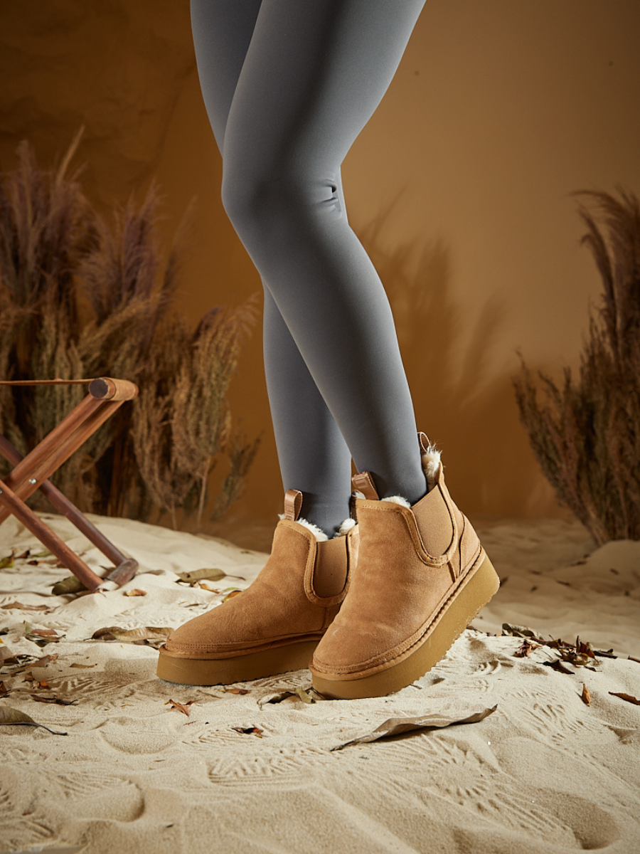 UGG Chelsea On The Land Suede Shearling Boots - Chestnut