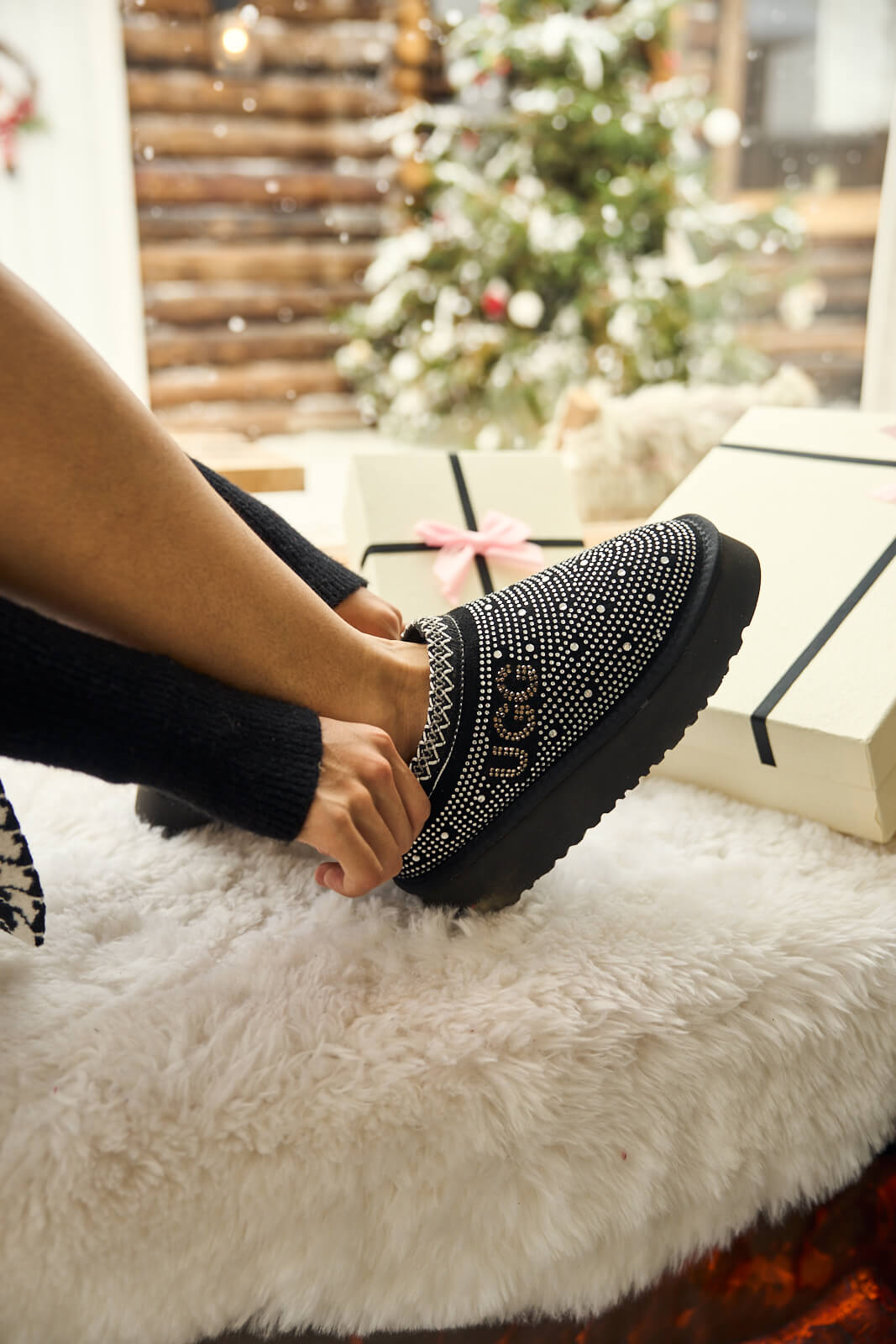 UGG Tassie Swifty Diamond Platform Boot - Black