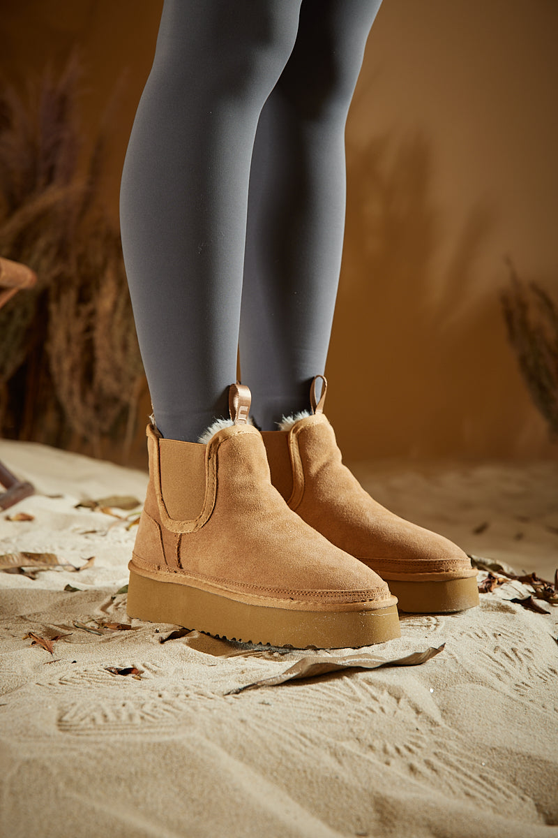 UGG Chelsea On The Land Suede Shearling Boots - Chestnut