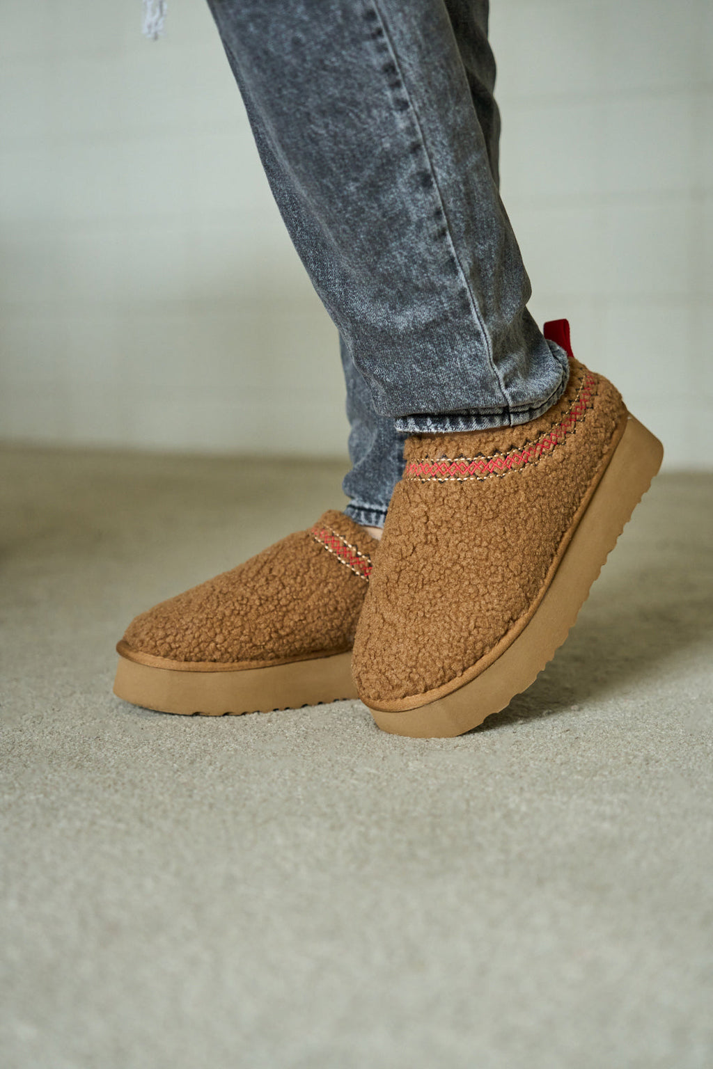 UGG Shepherd Tasman Platform Bootie - Chestnut