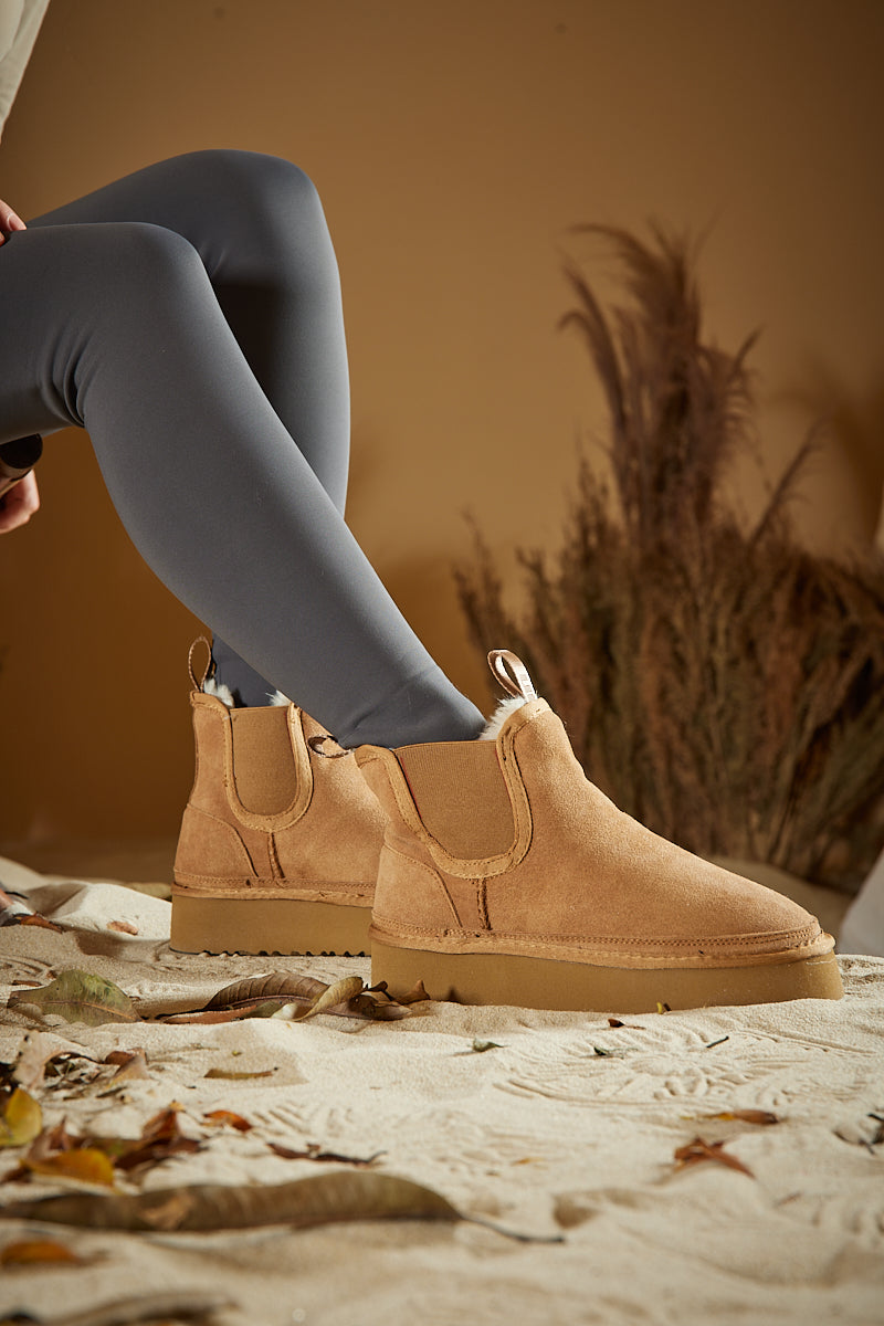 UGG Chelsea On The Land Suede Shearling Boots - Chestnut
