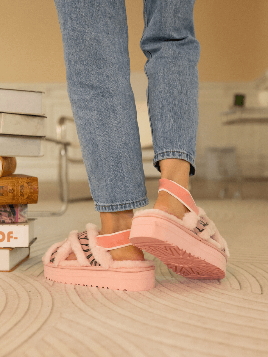 UGG Roar Wool-Lined Criss-Cross Strap Slipper - Pink
