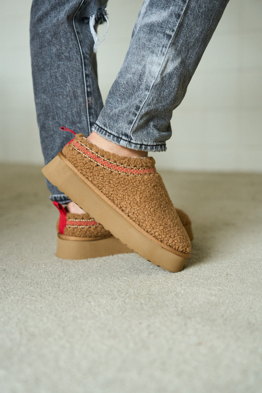 UGG Shepherd Tasman Platform Bootie - Chestnut