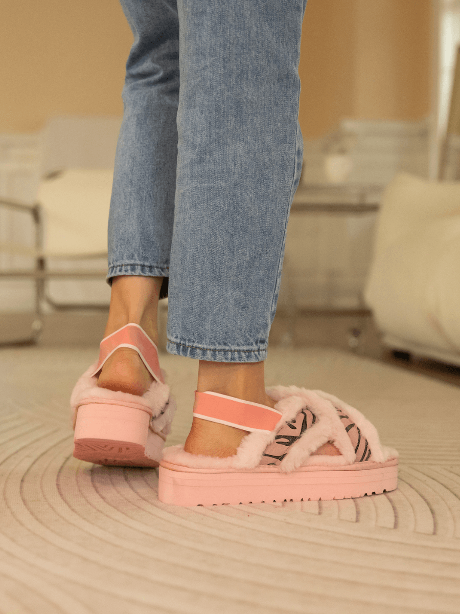 UGG Roar Wool-Lined Criss-Cross Strap Slipper - Pink