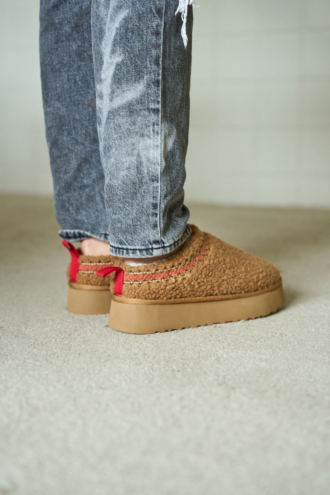UGG Shepherd Tasman Platform Bootie - Chestnut