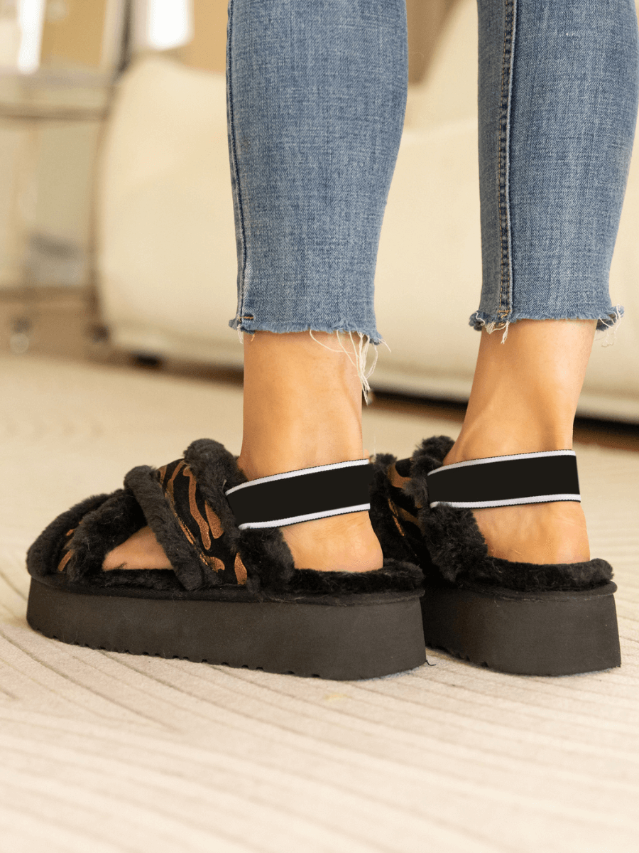UGG Roar Wool-Lined Criss-Cross Strap Slipper - Black