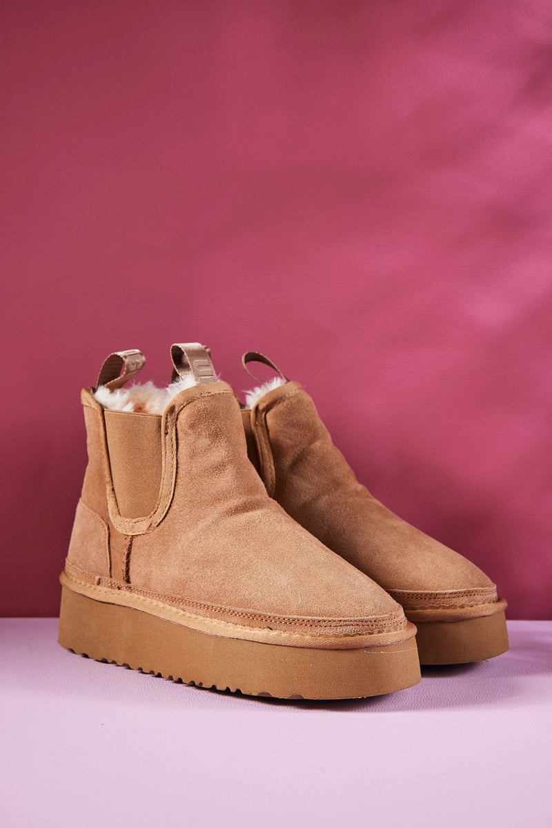 UGG Chelsea On The Land Suede Shearling Boots - Chestnut