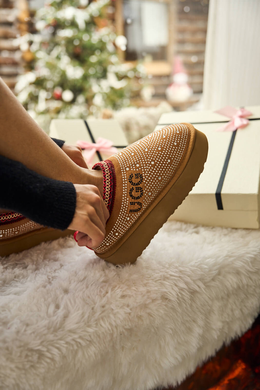 UGG Tassie Swifty Diamond Platform Boot - Chestnut