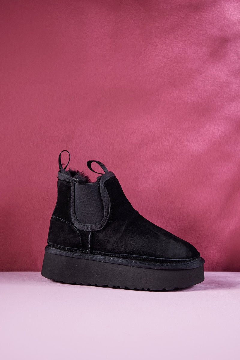 UGG Chelsea On The Land Suede Shearling Boots - Black