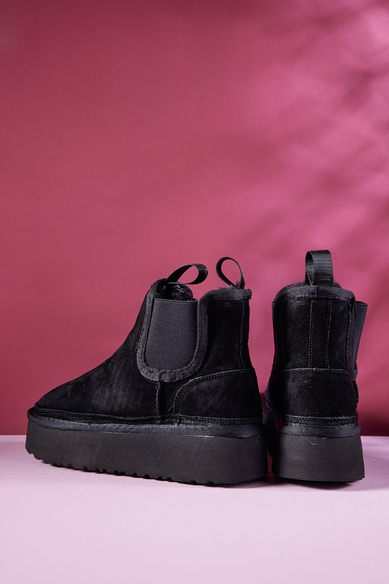 UGG Chelsea On The Land Suede Shearling Boots - Black