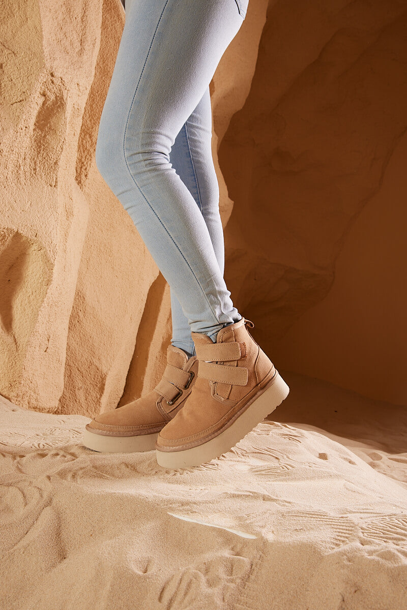 UGG Arlene Suede Platform Boots - Sand